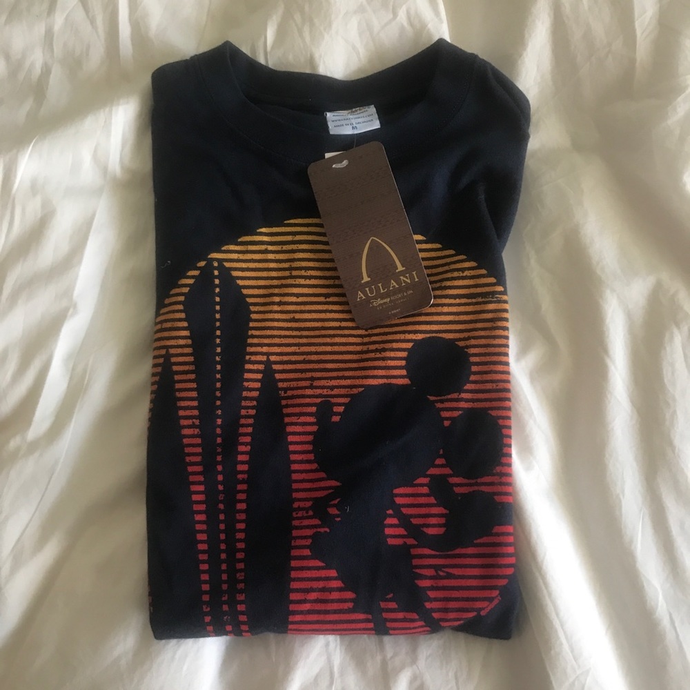 NWT Medium Disney Aulani T Shirt